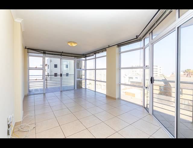 3 BEDROOM APARTMENT TO LET IN BEACHFRONT